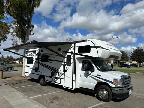 2023 Solar Sunseeker with 2 slides and 4 beds Drivable vehicle in Cerritos