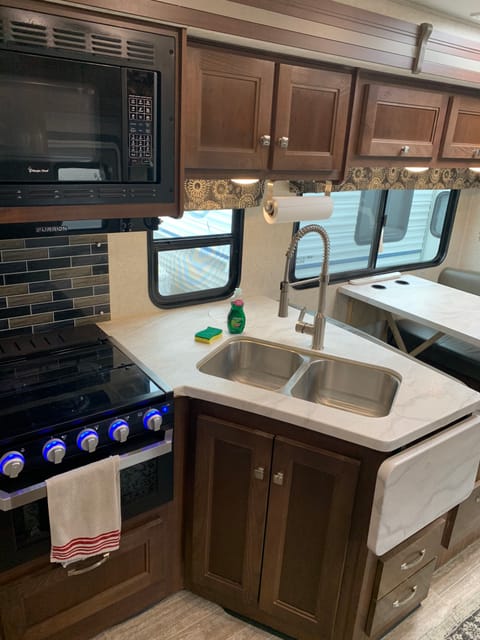 Best Family RV! - Easy to Drive Drivable vehicle in Waco