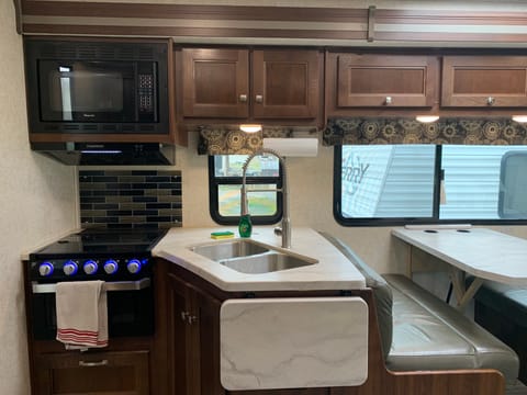 Best Family RV! - Easy to Drive Drivable vehicle in Waco