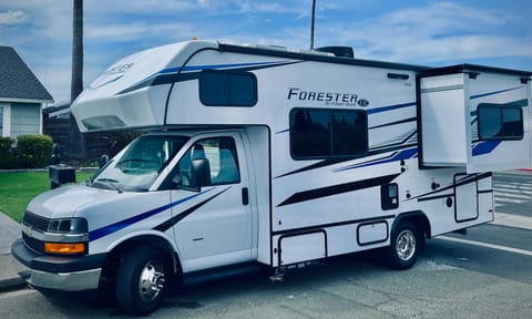 SUPER CLEAN 2025 FORESTER 24' (PET FRIENDLY) Drivable vehicle in Vallejo