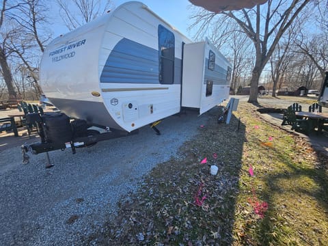 Bunkhouse with a Patio! Towable trailer in Pioneer Village