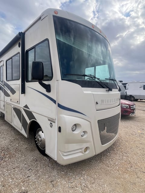 Get Out of Town 2018 Winnebago Sunstar 31BE Drivable vehicle in Schertz