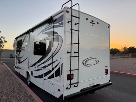 "Princess Leia - Defender of Freedom" Odyssey 27U Drivable vehicle in Albuquerque