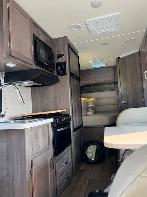 2023 SPIRIT 22R Drivable vehicle in Paine Lake Stickney