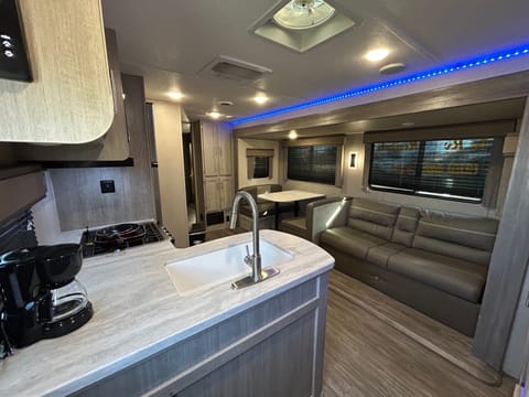 Home on wheels Rv Towable trailer in San Antonio