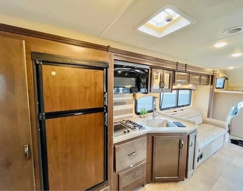 Joshua Tree Chateau | 🚐 Free--50GB Starlink WiFI | Very Low Mileage! Drivable vehicle in Rancho Cordova