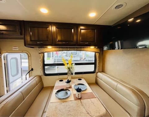 Joshua Tree Chateau | 🚐 Free--50GB Starlink WiFI | Very Low Mileage! Drivable vehicle in Rancho Cordova