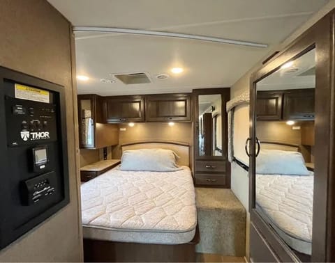 Joshua Tree Chateau | 🚐 Free--50GB Starlink WiFI | Very Low Mileage! Drivable vehicle in Rancho Cordova