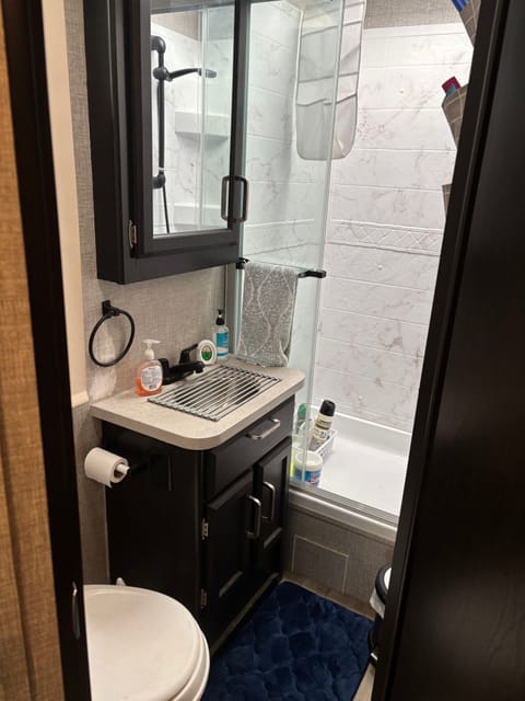 Excellent well equipped Class C RV, sleeps 5 comfortably Drivable vehicle in Casa De Oro-Mount