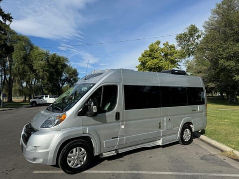 Luxury Zion Campervan | Cozy, Easy to Drive + WiFi Add-on Drivable vehicle in Post Falls