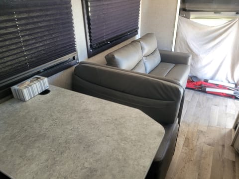 Jayco Redhawk 26XD Class C Drivable vehicle in Hesperia