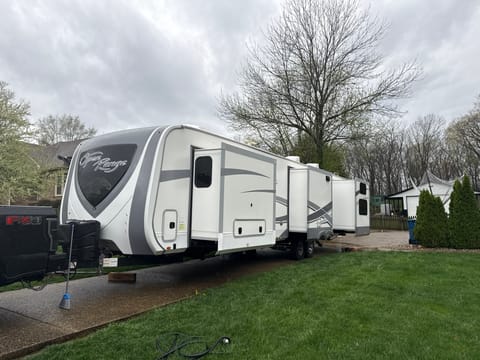 2021 Open range 338BHS 40’ trailer with bunk beds Towable trailer in Pewee Valley