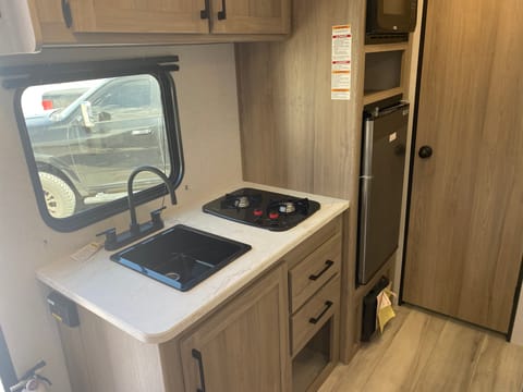 2025 Coleman 17B25 Towable trailer in Lubbock