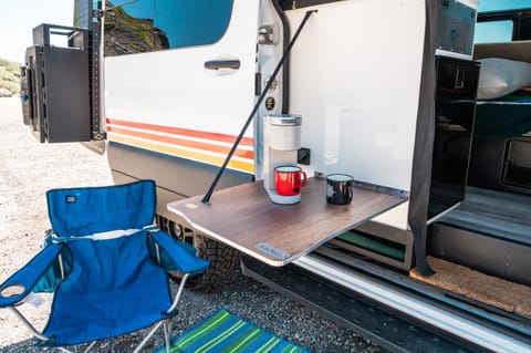 Maximus: Storyteller Overland Beast Mode 4x4 Drivable vehicle in Eagle Rock