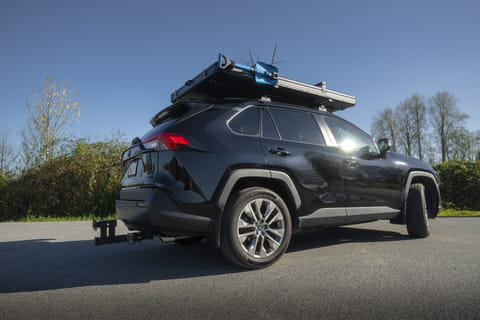 Adventure-Ready SUV w/ Rooftop Tent | Premium RAV4 XLE 2019 Drivable vehicle in Pitt Meadows