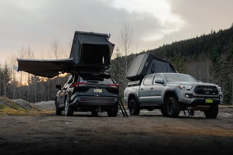 Adventure-Ready SUV w/ Rooftop Tent | Premium RAV4 XLE 2019 Drivable vehicle in Pitt Meadows