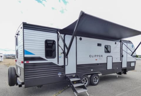 32 Ft Coachman Clipper Towable trailer in Spokane Valley