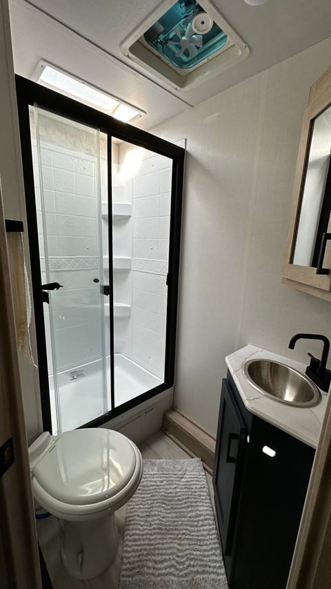 2024 Winnebago Voyage 3033BH Towable trailer in Salem