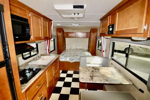 "ROXANNE" Classic Camp Companion Towable trailer in Sherwood