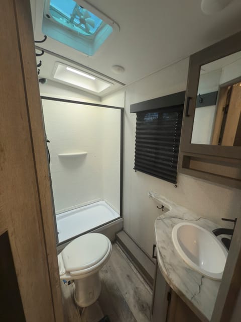 Family Fun Hauler – Sleeps 7 Adventure-Ready! Towable trailer in Arvada