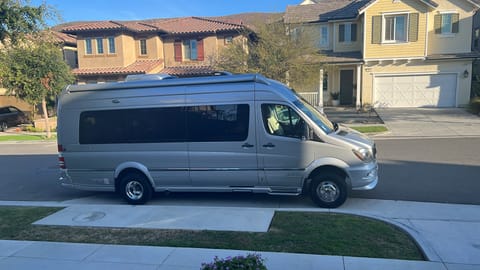 2017 Airstream Grand Tour Ext 4WD Excellent Condition Drivable vehicle in Ladera Ranch