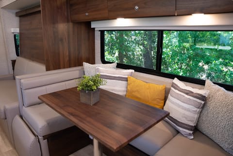 2023 Winnebago View 24D Drivable vehicle in Elk Grove