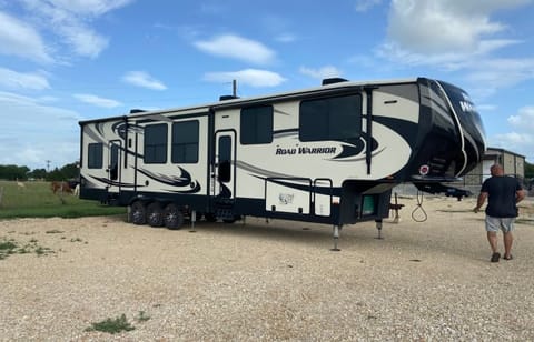 2017 Road Warrior 44-2 - Rate includes Del & Fees* (Ins is extra) Towable trailer in New Braunfels