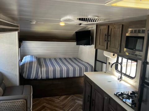 Wildwood T197SSFS Lightweight Easy to Tow (SUV Towable) Towable trailer in Ramona