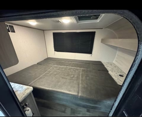 Lightweight, Pet Friendly Coleman Rubicon 1200RK – Perfect for 2! Towable trailer in Westminster