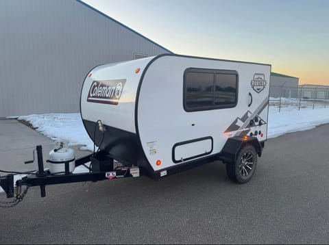 Lightweight, Pet Friendly Coleman Rubicon 1200RK – Perfect for 2! Towable trailer in Westminster