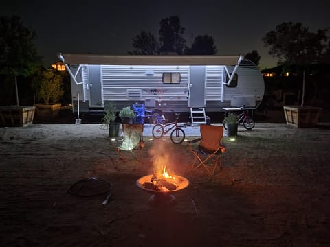 2021 Shasta 26DB [No Towing - We Do It All 4 You] Towable trailer in Temecula