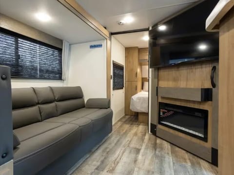 2025 CAMPSITE RESERVE 26CJ Towable trailer in Willowbrook