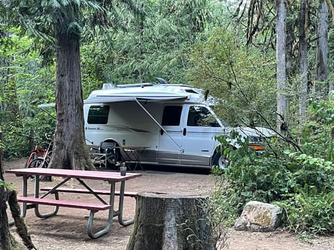 2005 Roadtrek Popular 210-Popular Bike Rack, Solar Off Grid Campervan in Gresham