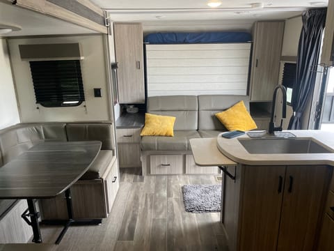 Travel Trailer with slideout, sleeps 5 Towable trailer in Bayfield