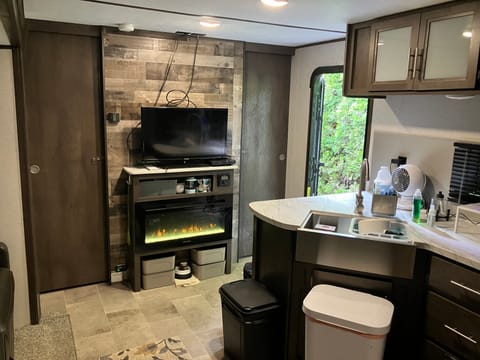 Spacious Family Friendly Trailer Towable trailer in Forest Grove