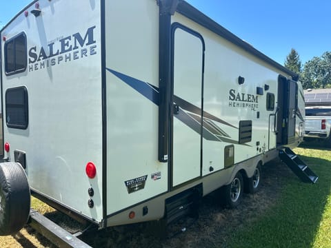 2022 Forest River RV Salem Hemisphere Hyper-Lyte 26BHHL Towable trailer in Santa Rosa
