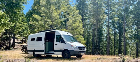 Nomad’s Paradise: Elegant Rolling Oasis with Cozy Comfort +Wifi Drivable vehicle in Oakland