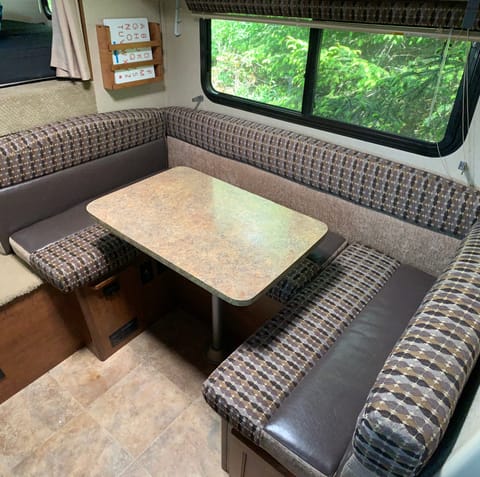 4x4 RAM 3500HD with Lance Truck Camper (STARLINK INTERNET) Drivable vehicle in Nanaimo