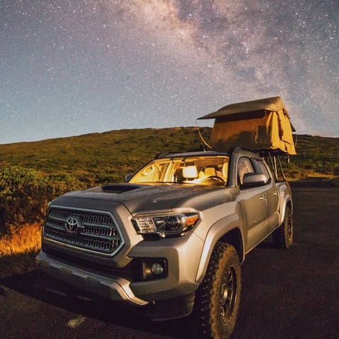 Mahina- Toyota Tacoma Camper Truck Véhicule routier in Kahului