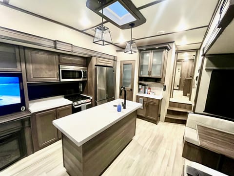 2021 Solitude 40 - Rate includes Delivery and Insurance* Towable trailer in New Braunfels