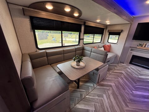 Zinger 2 Towable trailer in San Antonio