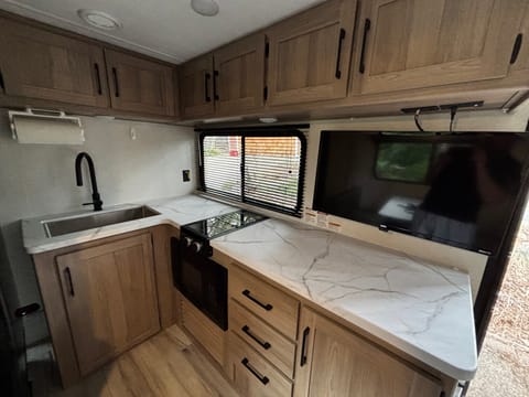 Cozy Coleman Trailer- Brand New Towable trailer in Tigard