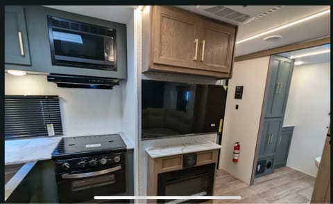 GEERWOODS Mobile Hotel Towable trailer in Eugene