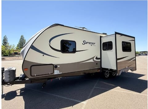 25’ Spacious Family Trailer Drivable vehicle in Rancho Cordova