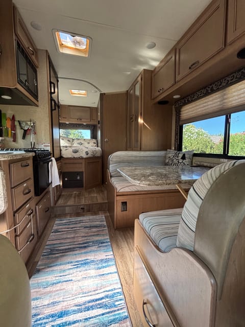 Thor 2020 Motorhome: Your New Home Away From Home Experience Drivable vehicle in Davis