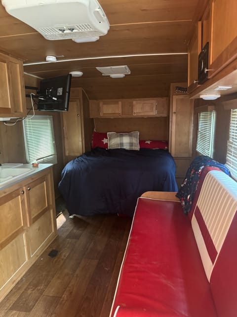 2017 Riverside RV Retro 189R Towable trailer in Yellow Springs