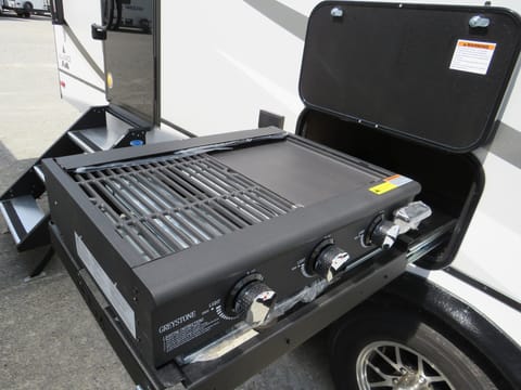 Alliance Delta 30' Travel Trailer - 50amp Towable trailer in Rancho Cordova