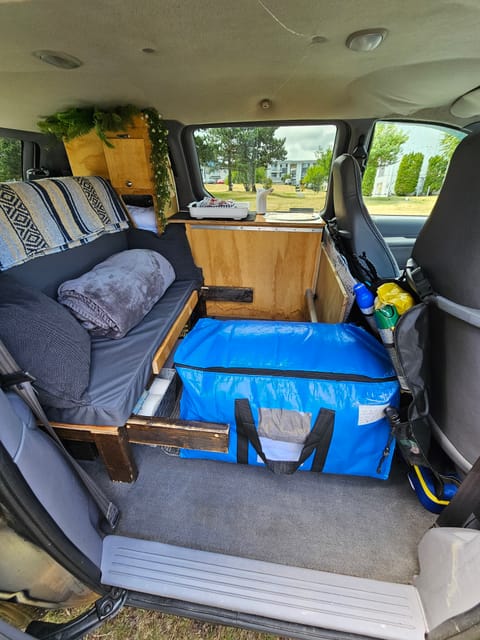 (2) Pet Friendly Van The Island ˢᵗᵉᵃˡᵗʰ Campervan Campervan in Nanaimo