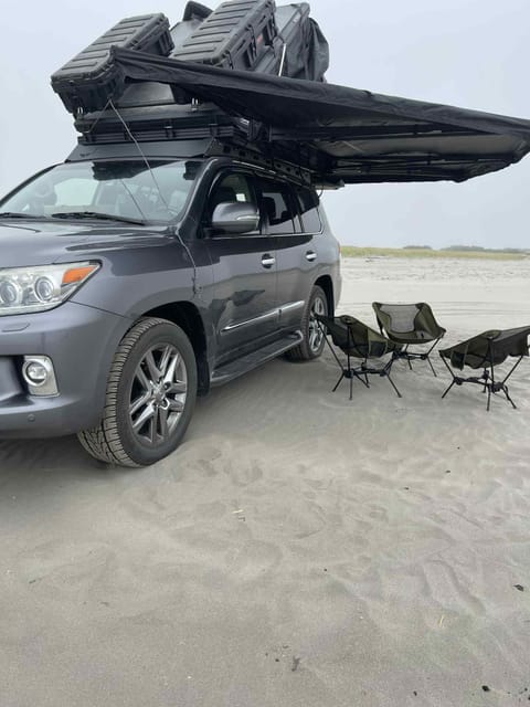 Luxury Land Cruiser Drivable vehicle in Vancouver