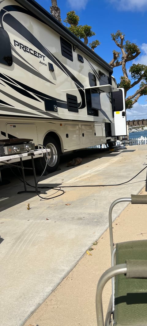 Luxury Class A Precept 34G-Hotel Comfort on Wheels. Drivable vehicle in Riverside